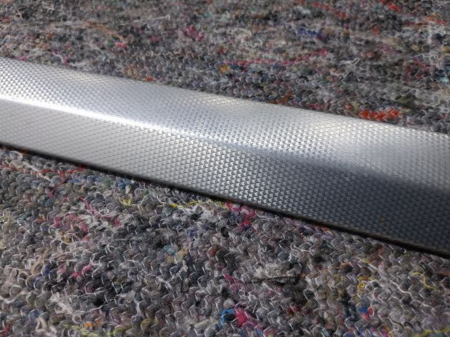 bontott AUDI Q7 Bal hátsó Ajtó Kárpit Díszléc