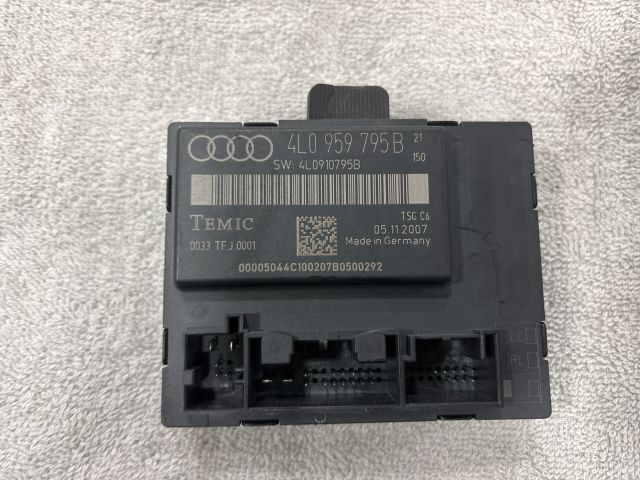 bontott AUDI Q7 Bal hátsó Ajtó Vezérlőegység