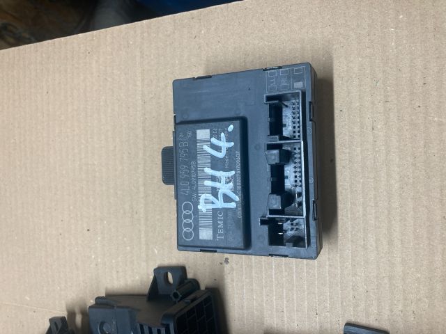 bontott AUDI Q7 Bal hátsó Ajtó Vezérlőegység