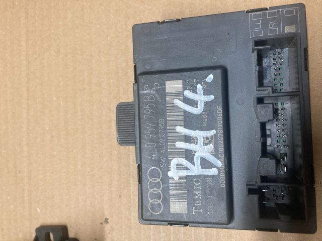 bontott AUDI Q7 Bal hátsó Ajtó Vezérlőegység