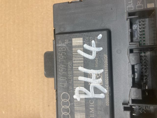 bontott AUDI Q7 Bal hátsó Ajtó Vezérlőegység