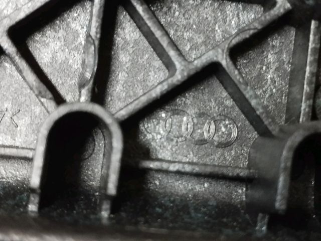 bontott AUDI Q7 Bal hátsó Ajtóbehúzó