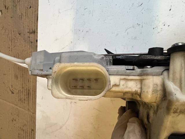 bontott AUDI Q7 Bal hátsó Ajtózár