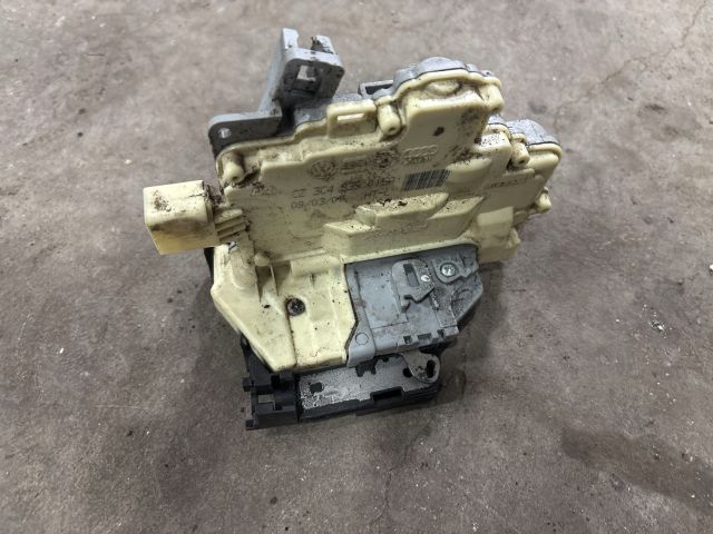 bontott AUDI Q7 Bal hátsó Ajtózár