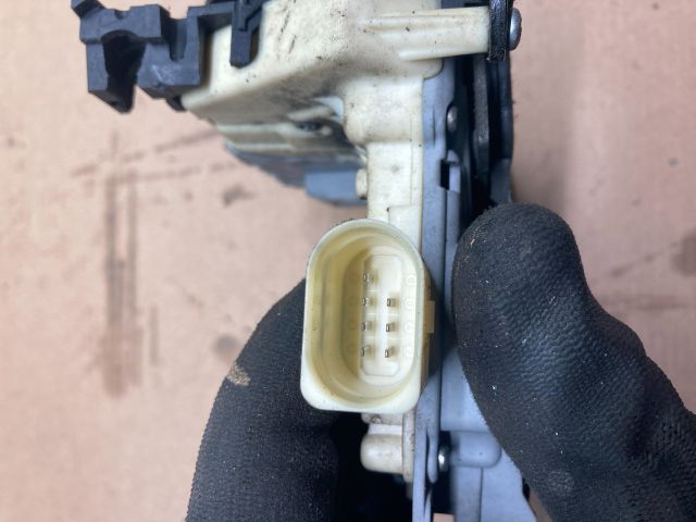 bontott AUDI Q7 Bal hátsó Ajtózár