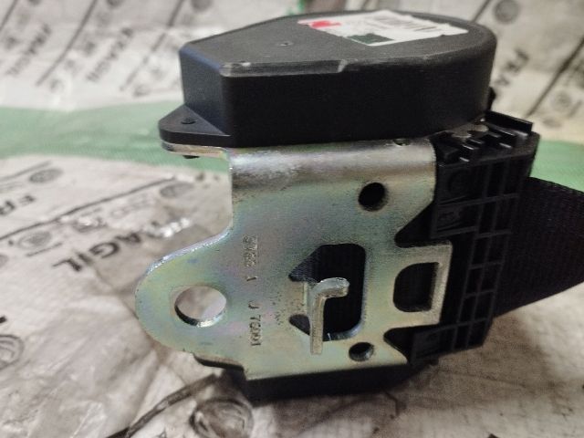 bontott AUDI Q7 Bal hátsó Biztonsági Öv