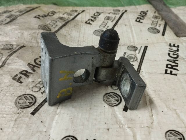 bontott AUDI Q7 Bal hátsó Felső Zsanér