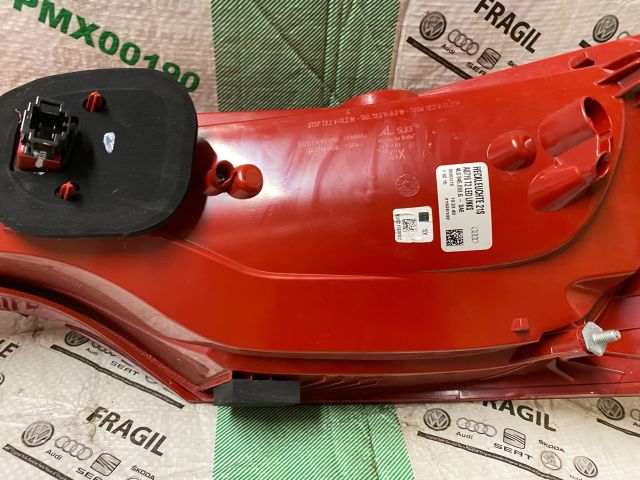 bontott AUDI Q7 Bal Hátsó Lámpa