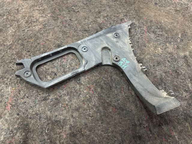 bontott AUDI Q7 Bal hátsó Oldal Lökhárító Tartó (Műanyag)