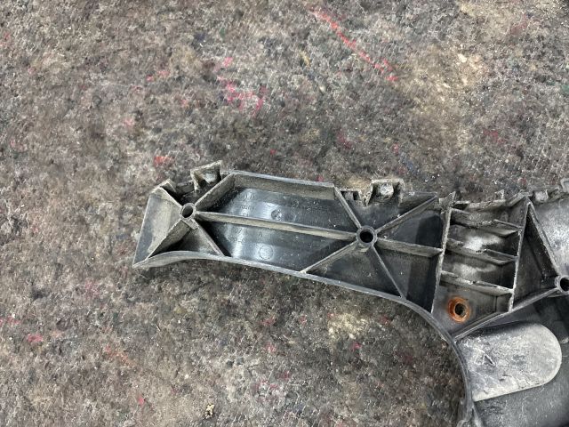 bontott AUDI Q7 Bal hátsó Oldal Lökhárító Tartó (Műanyag)