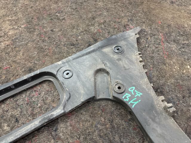 bontott AUDI Q7 Bal hátsó Oldal Lökhárító Tartó (Műanyag)