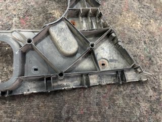 bontott AUDI Q7 Bal hátsó Oldal Lökhárító Tartó (Műanyag)