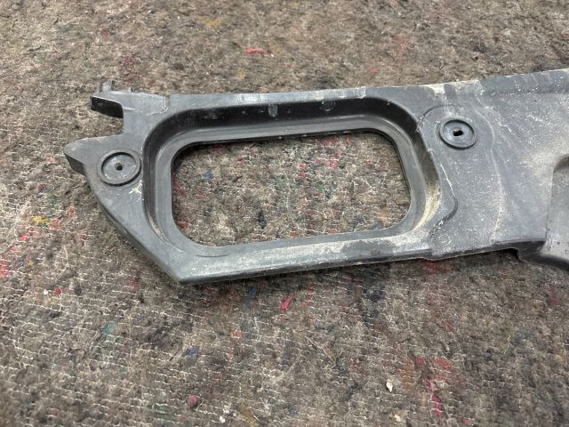 bontott AUDI Q7 Bal hátsó Oldal Lökhárító Tartó (Műanyag)