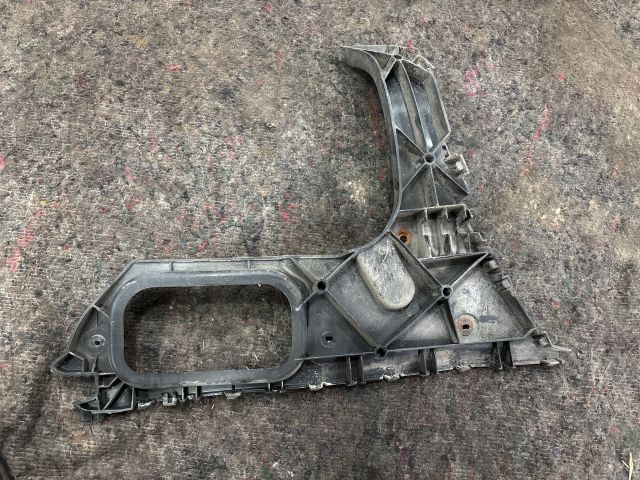 bontott AUDI Q7 Bal hátsó Oldal Lökhárító Tartó (Műanyag)