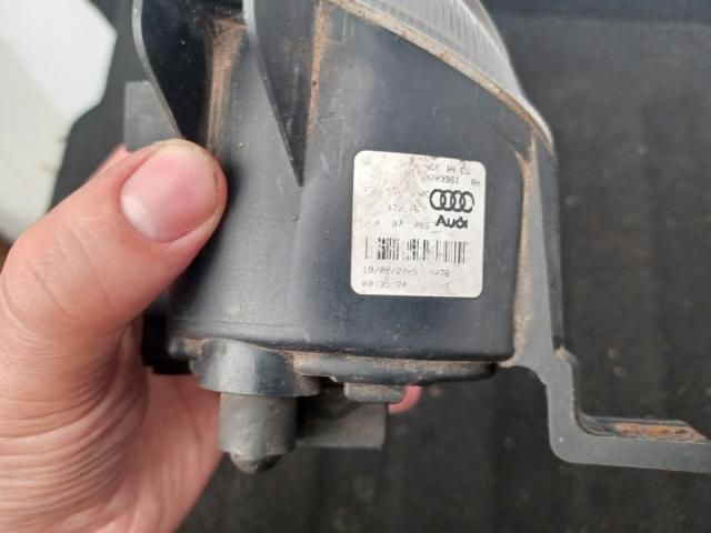 bontott AUDI Q7 Bal Ködfényszóró