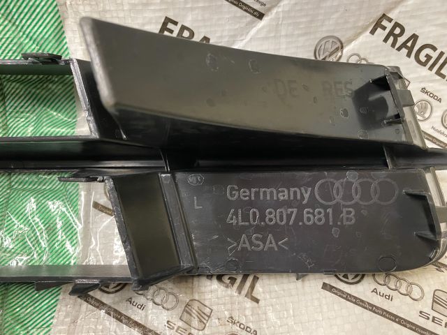 bontott AUDI Q7 Bal Ködlámpa Rács