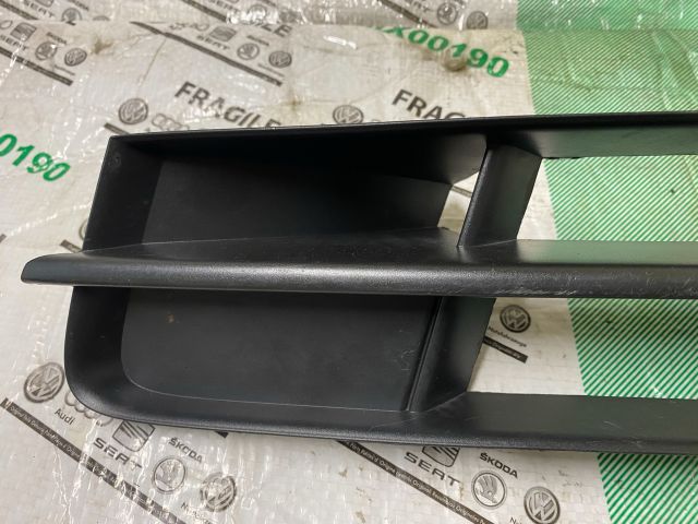 bontott AUDI Q7 Bal Ködlámpa Rács