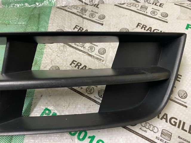 bontott AUDI Q7 Bal Ködlámpa Rács