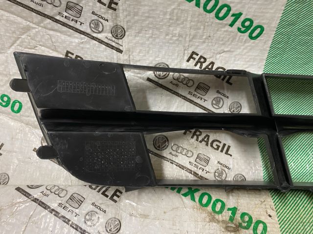 bontott AUDI Q7 Bal Ködlámpa Rács