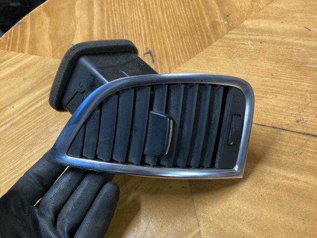 bontott AUDI Q7 Bal Szellőző