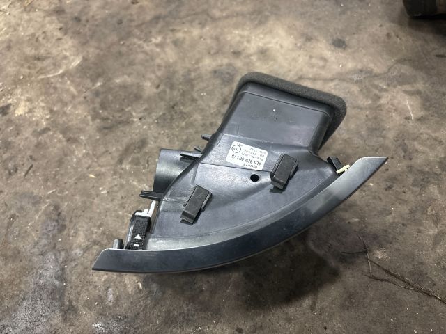 bontott AUDI Q7 Bal Szellőző