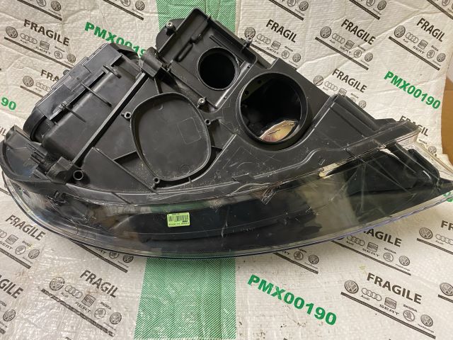 bontott AUDI Q7 Bal Xenon Fényszóró