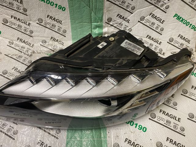 bontott AUDI Q7 Bal Xenon Fényszóró