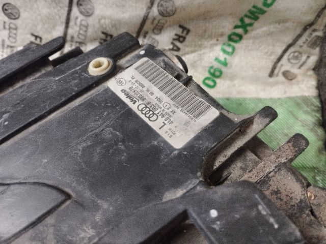 bontott AUDI Q7 Bal Xenon Fényszóró