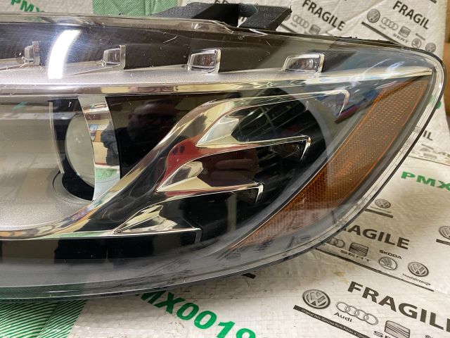 bontott AUDI Q7 Bal Xenon Fényszóró