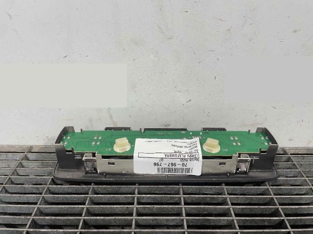 bontott AUDI Q7 Beltér Világítás Első