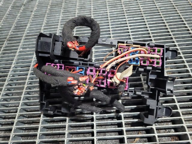 bontott AUDI Q7 Biztosítéktábla Utastér