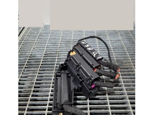 bontott AUDI Q7 Biztosítéktábla Utastér