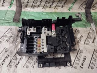 bontott AUDI Q7 Biztosítéktábla Utastér