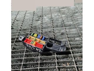 bontott AUDI Q7 Biztosítéktábla Utastér