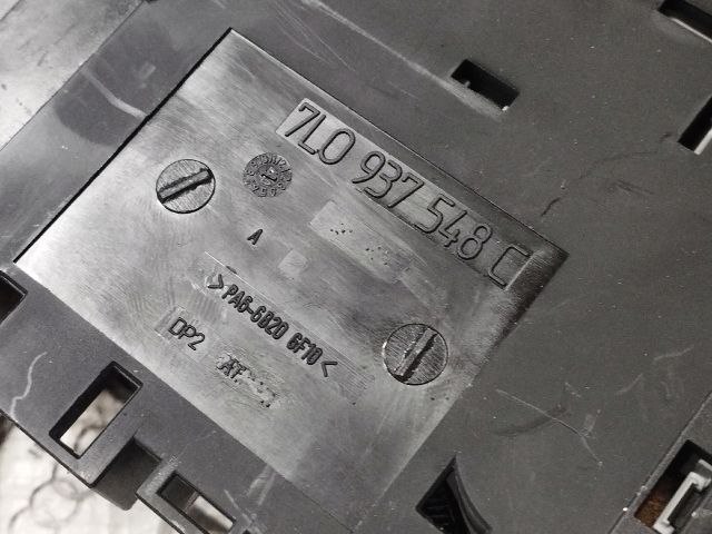 bontott AUDI Q7 Biztosítéktábla Utastér