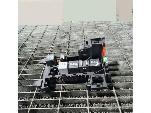 bontott AUDI Q7 Biztosítéktábla Utastér