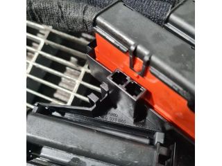 bontott AUDI Q7 Biztosítéktábla Utastér