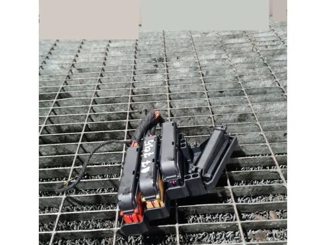 bontott AUDI Q7 Biztosítéktábla Utastér