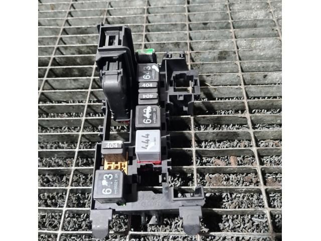 bontott AUDI Q7 Biztosítéktábla Utastér