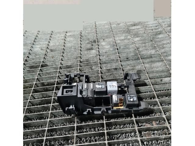 bontott AUDI Q7 Biztosítéktábla Utastér