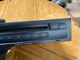 bontott AUDI Q7 CD / DVD Tár