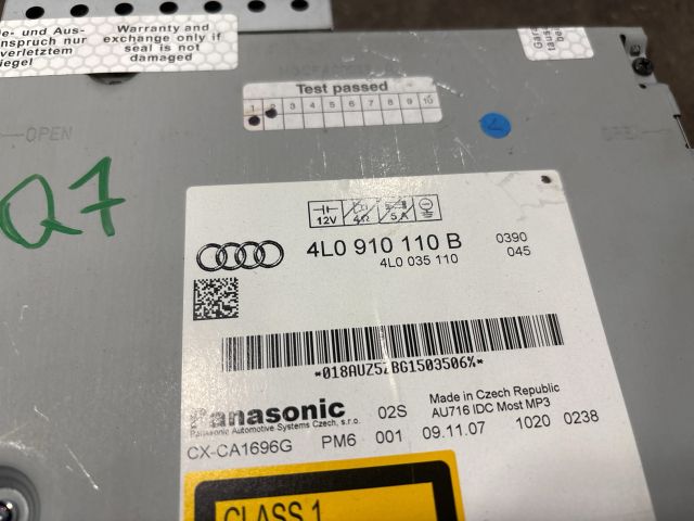 bontott AUDI Q7 CD / DVD Tár