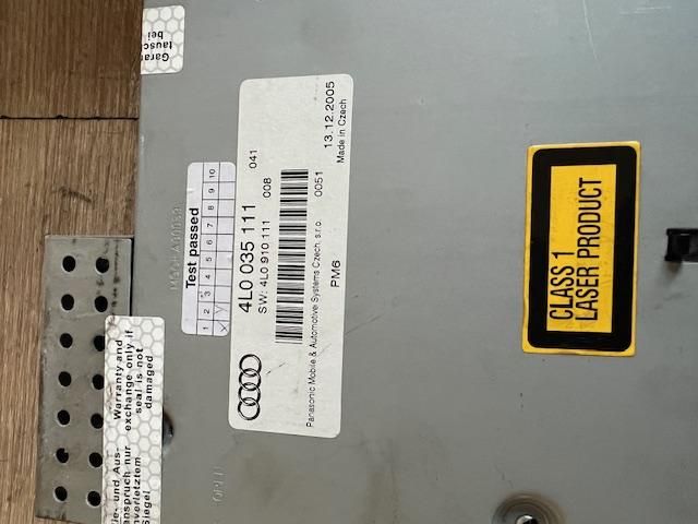 bontott AUDI Q7 CD / DVD Tár