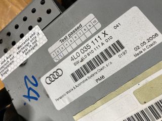 bontott AUDI Q7 CD / DVD Tár