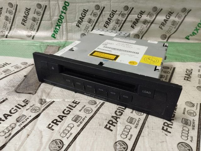 bontott AUDI Q7 CD / DVD Tár