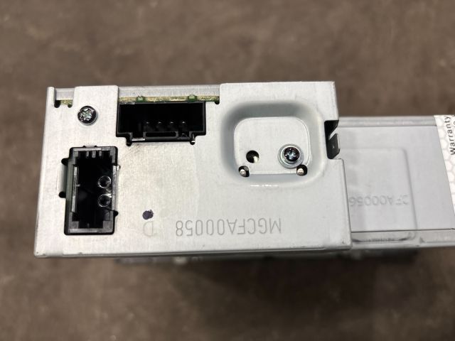 bontott AUDI Q7 CD / DVD Tár