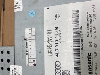 bontott AUDI Q7 CD / DVD Tár