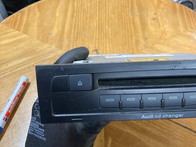 bontott AUDI Q7 CD / DVD Tár