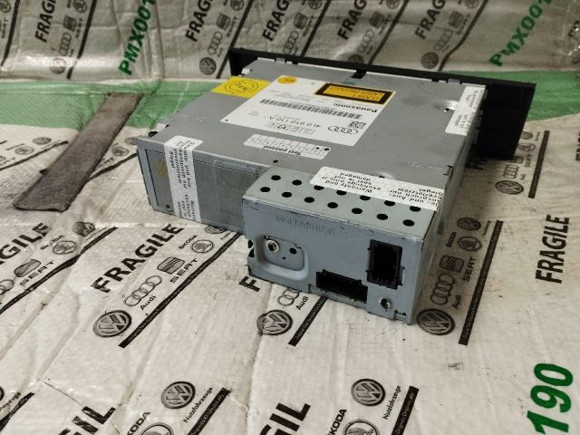 bontott AUDI Q7 CD / DVD Tár