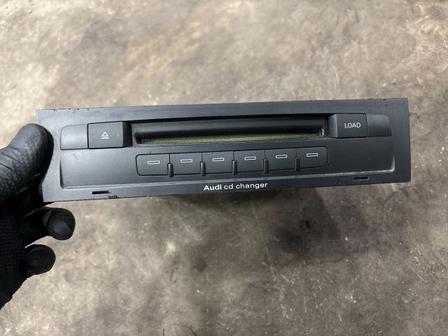 bontott AUDI Q7 CD / DVD Tár